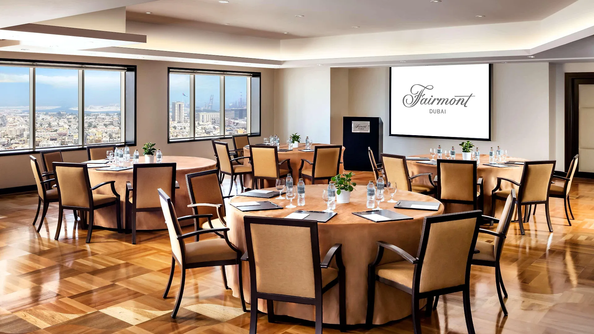 *****  Fairmont Dubai Hotel United Arab Emirates