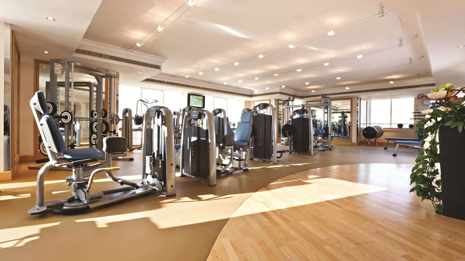 Fairmont Dubai Hotel 5*,