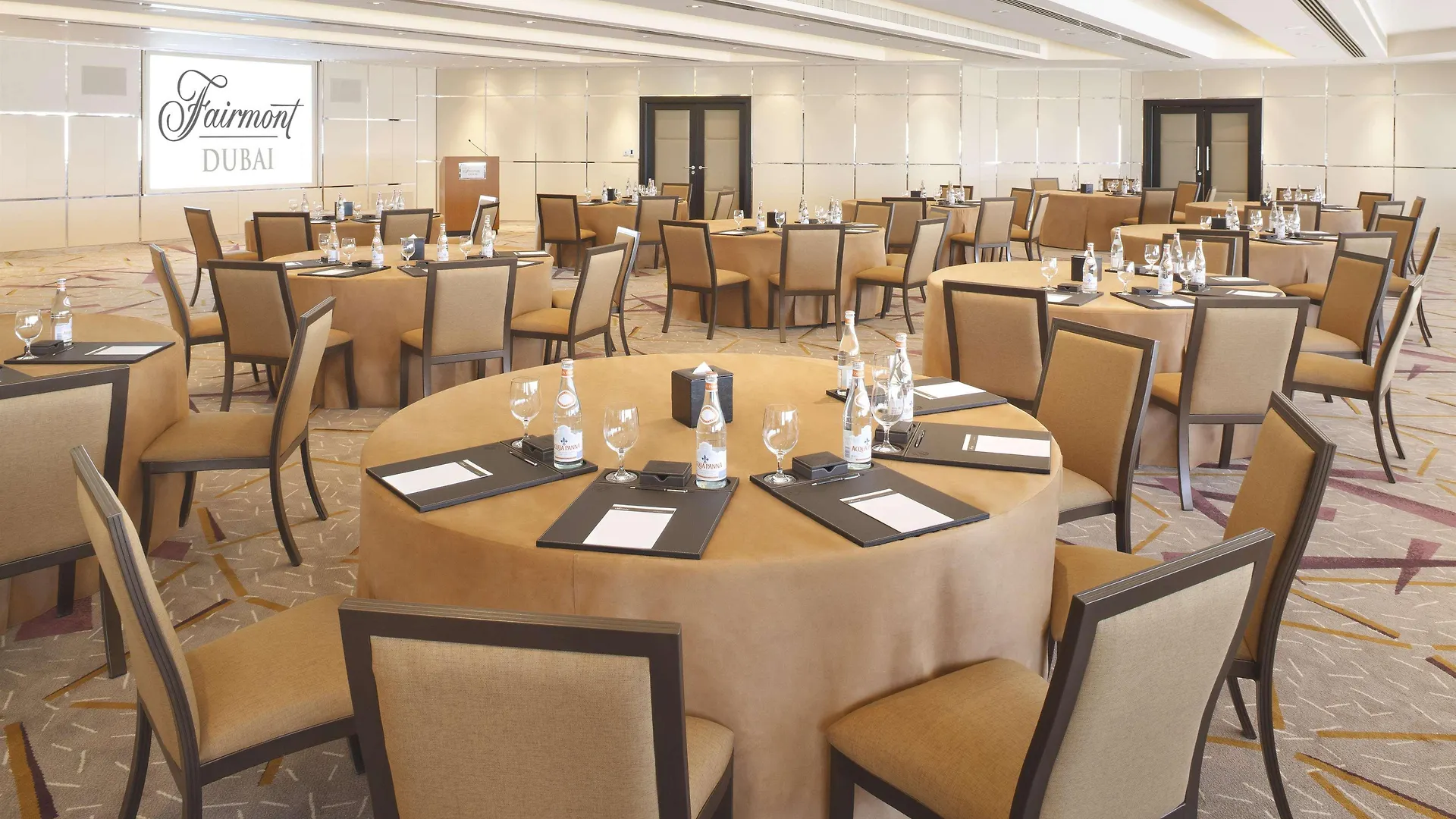 Fairmont Dubai Hotel 5*,