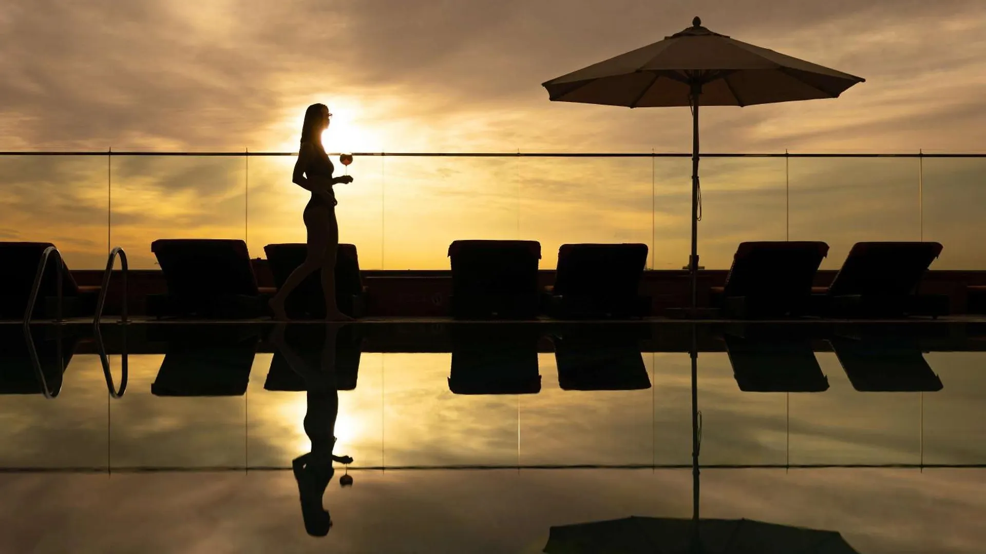 Fairmont Dubai Hotel